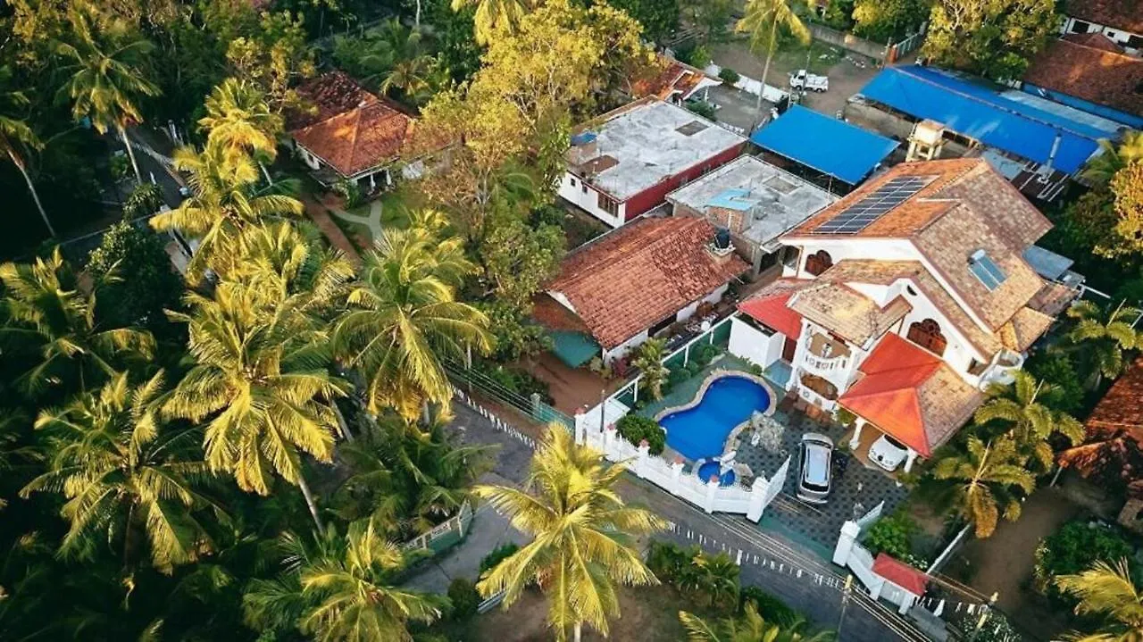 Negombo Beach Villa Bed and Breakfast