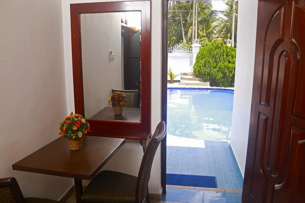 Bed and Breakfast Negombo Beach Villa