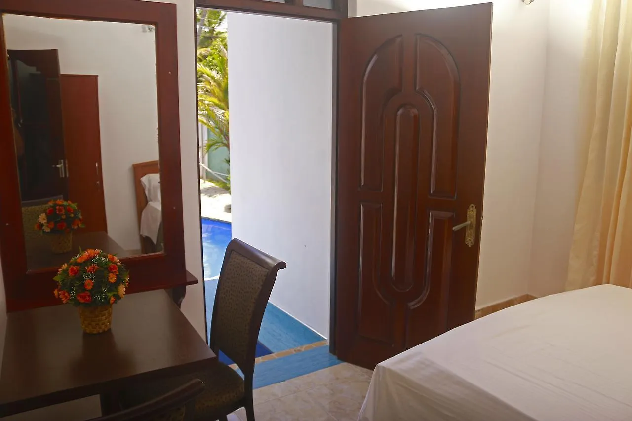 Negombo Beach Villa 0*,  Σρι Λάνκα