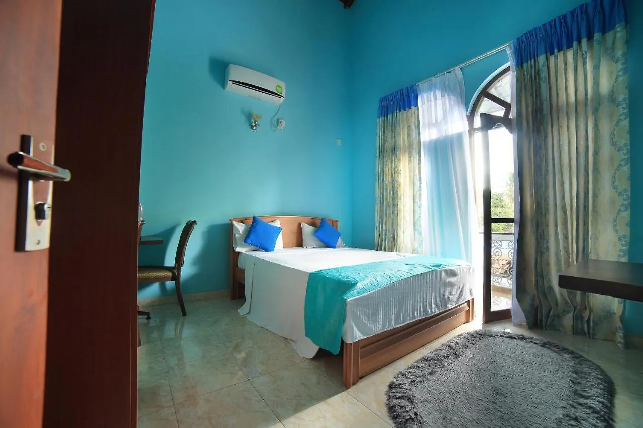 Negombo Beach Villa 0*,