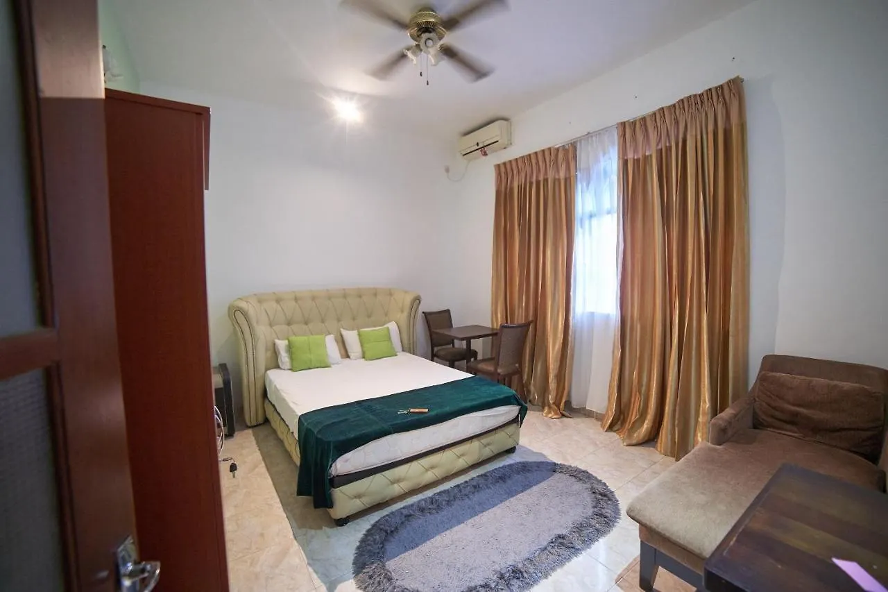 Negombo Beach Villa 0*,