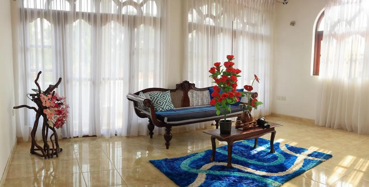 Bed and Breakfast Negombo Beach Villa